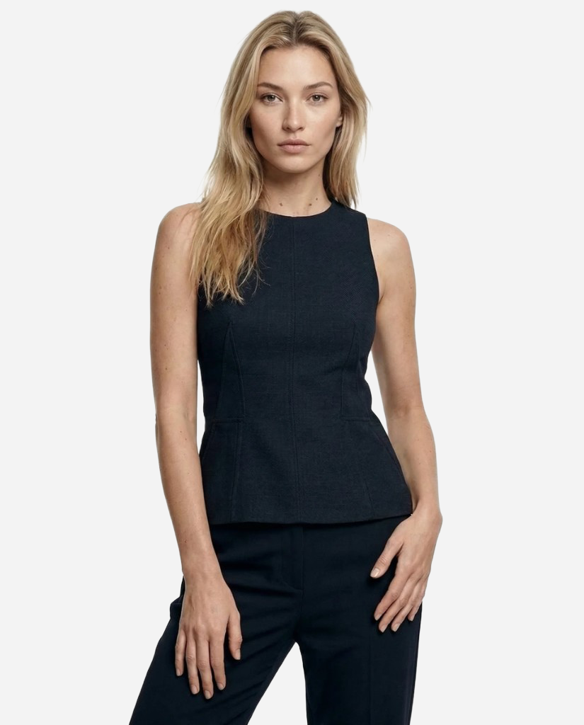 Mia — White female AI fashion model preset