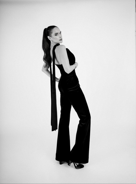 Dramatic Monochrome Eveningwear: Studio Editorial Photoshoot References for Elegant Styling