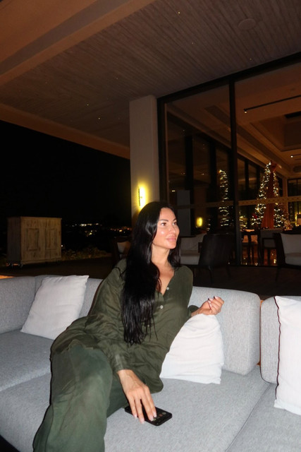 Olive Green Resort Evening Lookbook: Relaxed Chic Styling Reference Photo Set