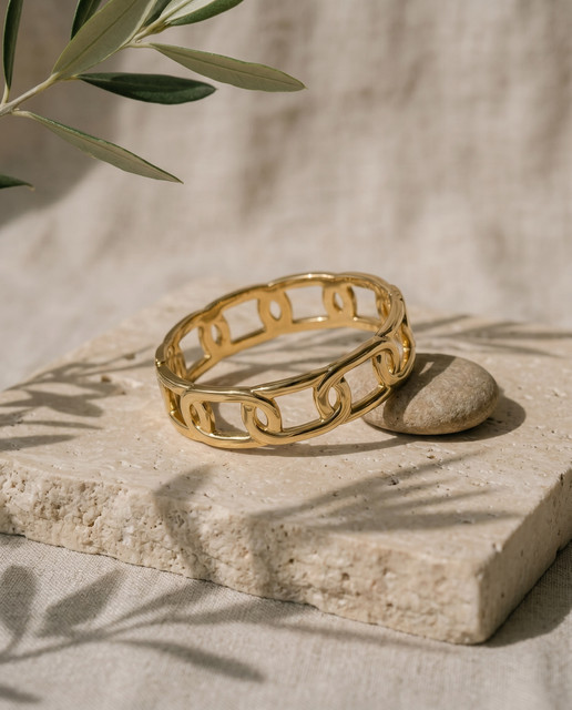 Golden Chain Bracelet: Mediterranean Vibe Editorial Photoshoot Pack