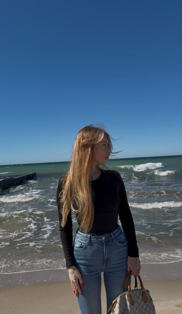 Beachfront Casual Chic: Denim & Black Top Outfit Photo Set