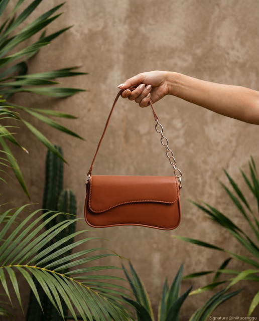 Tropical Chic Cognac Bag Styling Ideas: Resort Fashion Photoshoot Pack