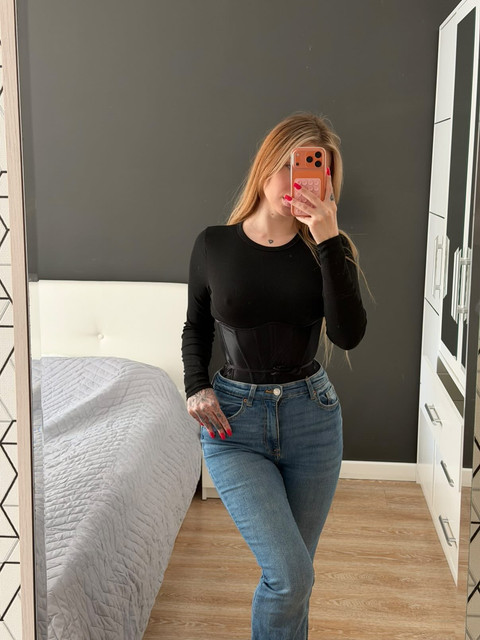 Casual Chic Ribbed Top & Jeans Outfit Idea: Corset Styling Photo Set