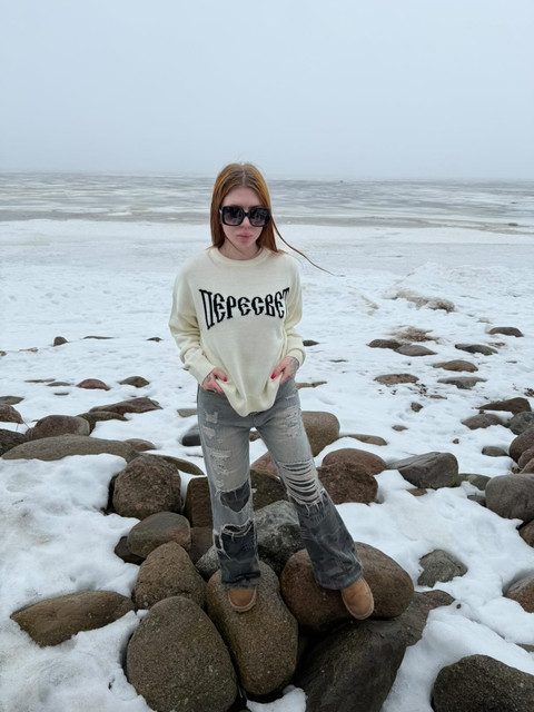 Edgy Winter Shoreline Graphic Sweater & Distressed Denim Outfit and Styling Ideas