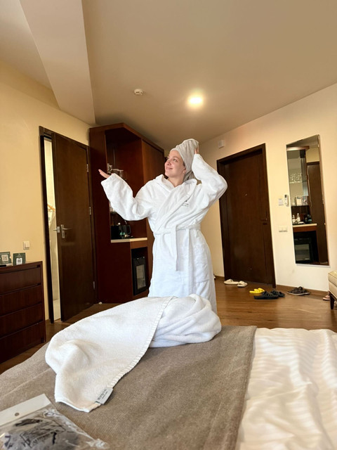 Relaxed Resort Editorial Photoshoot Pack: Tranquil Hotel Escape Styling